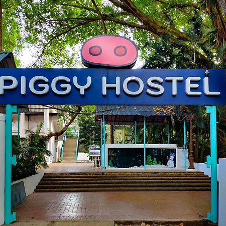 Piggy Calangute By Urban Nomads - Dorms & Pvt Rooms Экстерьер фото
