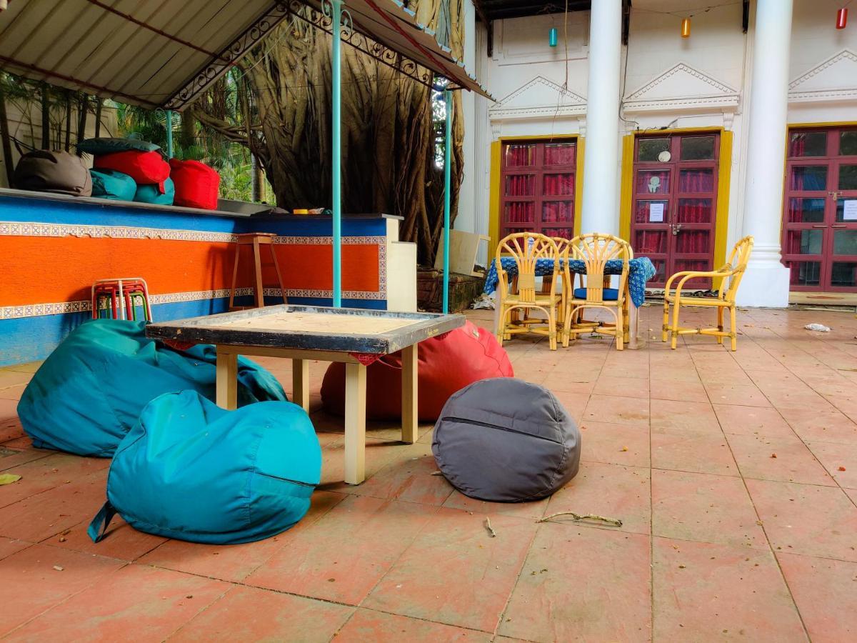 Piggy Calangute By Urban Nomads - Dorms & Pvt Rooms Экстерьер фото
