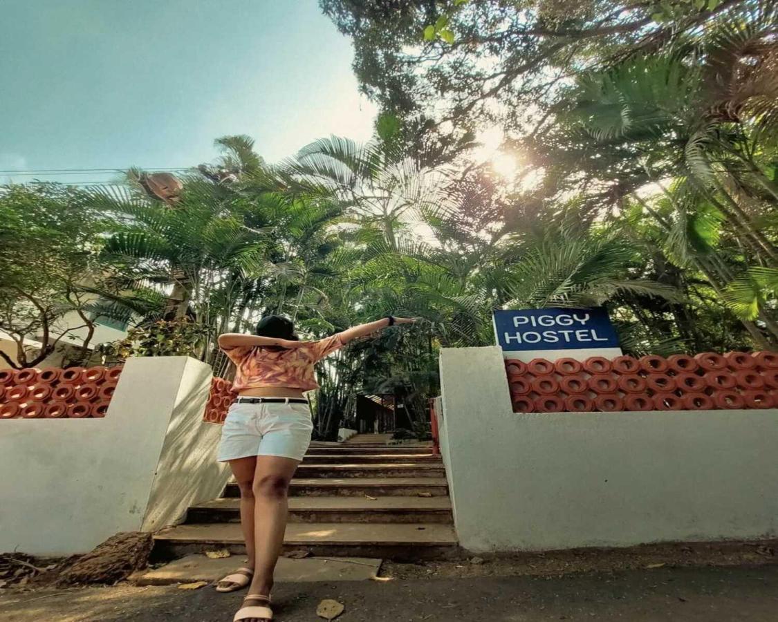Piggy Calangute By Urban Nomads - Dorms & Pvt Rooms Экстерьер фото