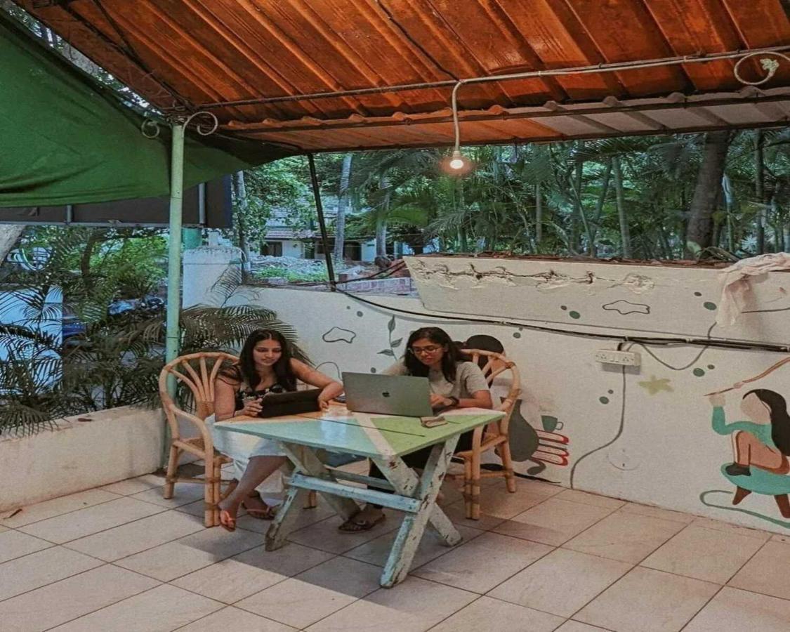 Piggy Calangute By Urban Nomads - Dorms & Pvt Rooms Экстерьер фото