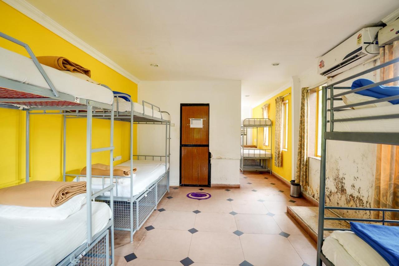 Piggy Calangute By Urban Nomads - Dorms & Pvt Rooms Экстерьер фото