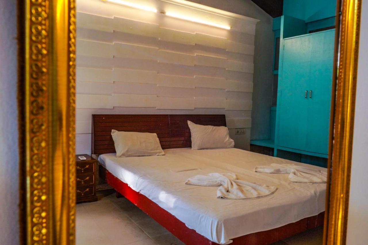 Piggy Calangute By Urban Nomads - Dorms & Pvt Rooms Экстерьер фото